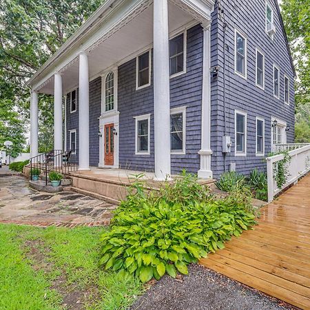 Quintessential New England Home With Patio And Grill! Πάτναμ Εξωτερικό φωτογραφία