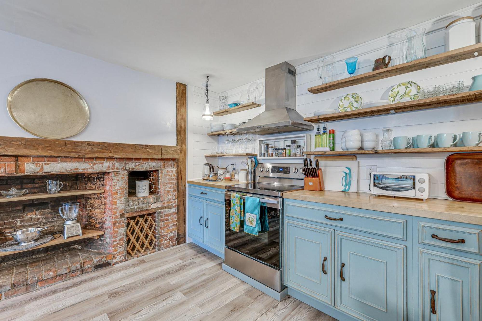 Quintessential New England Home With Patio And Grill! Πάτναμ Εξωτερικό φωτογραφία