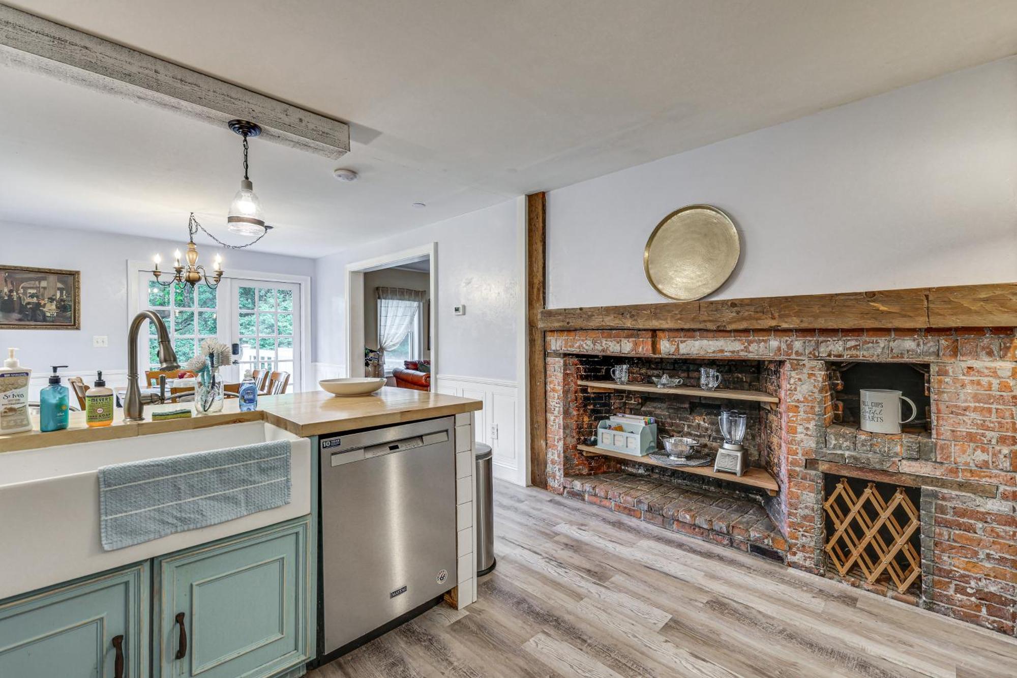 Quintessential New England Home With Patio And Grill! Πάτναμ Εξωτερικό φωτογραφία