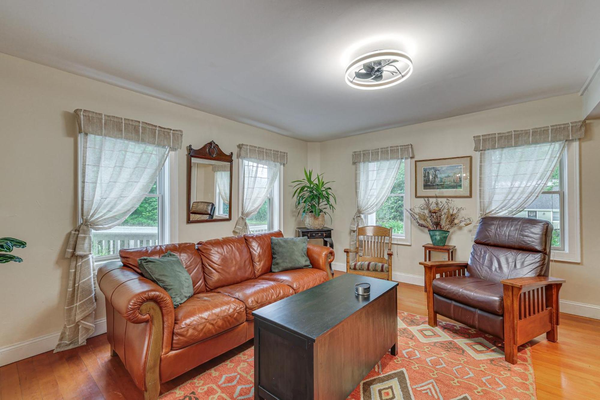 Quintessential New England Home With Patio And Grill! Πάτναμ Εξωτερικό φωτογραφία